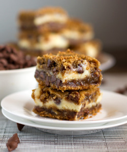 do-not-touch-my-food:  Peanut Butter Chocolate Chip Cookie Cheesecake Bars