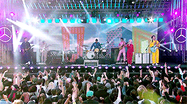 benjaminyork:Paramore performs “Hard Times” on Jimmy Kimmel Live