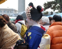 geisha-kai:  Maiko Hisasuzu visting the Baikasai festival in Kamishichiken district (SOURCE)She’s now a geiko!