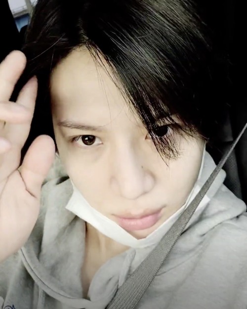 Day 316/548 of Taemin’s enlistment (210531 - 221130)VLIVE ‘Not saying anything’ 210315