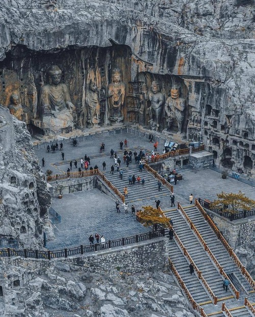 cafeinevitable:Hidden in the RocksThe Longmen Grottoes is one of the treasures of Chinese stone carv