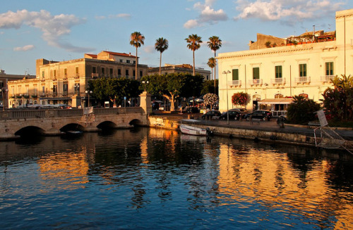 illusionwanderer: Ortigia 4 by JMartinC  Sicilia