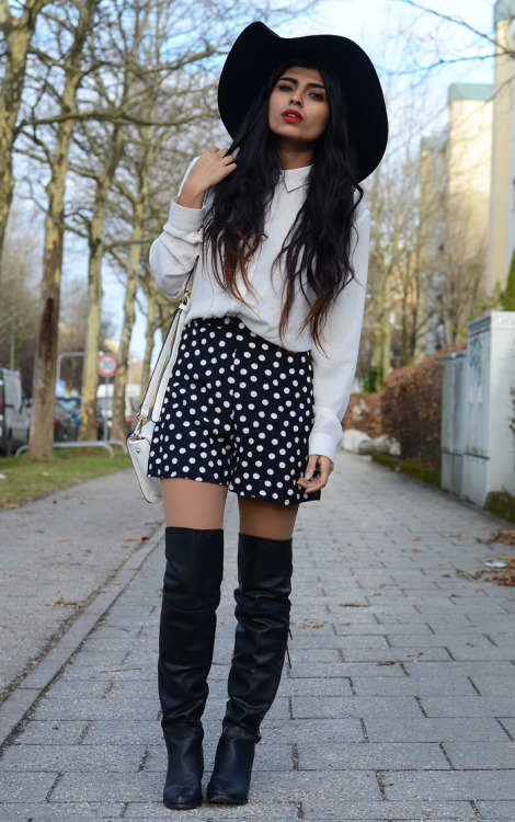 Kavita from shewearsfashion in over the knee bootsSource: http://www.shewearsfashion.com/2013/12/im-