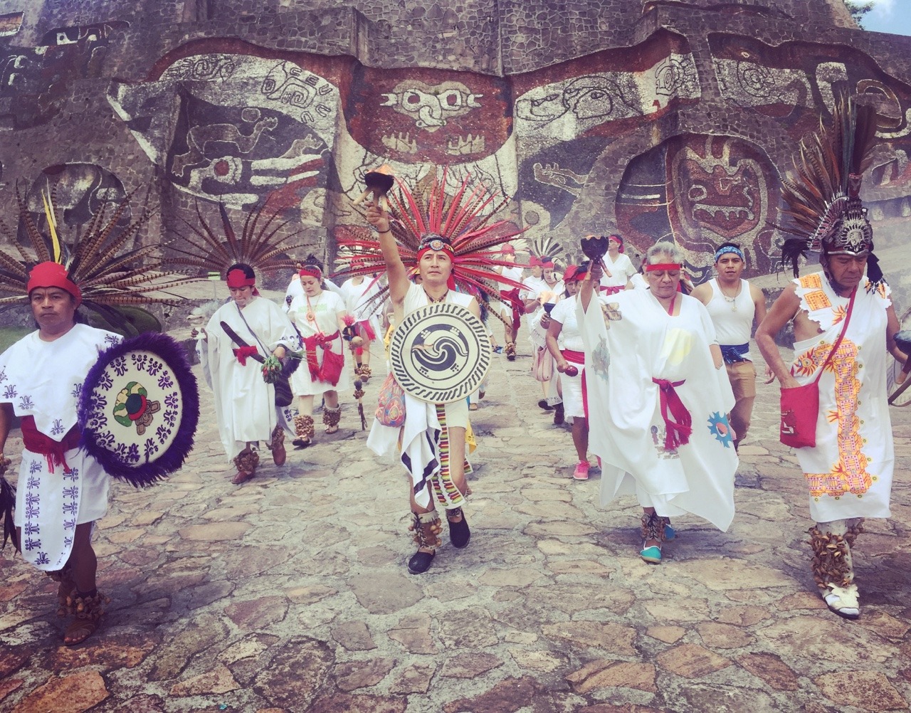 mexicaheart: The ceremony of the summer solstice at the Otomi Temple. Cultura Mexica.
