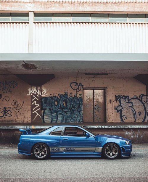 untouchvbles: Nissan Skyline GT-R (R34)