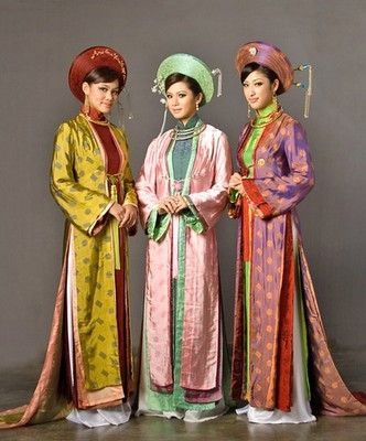 Traditional Vietnamese ao dai