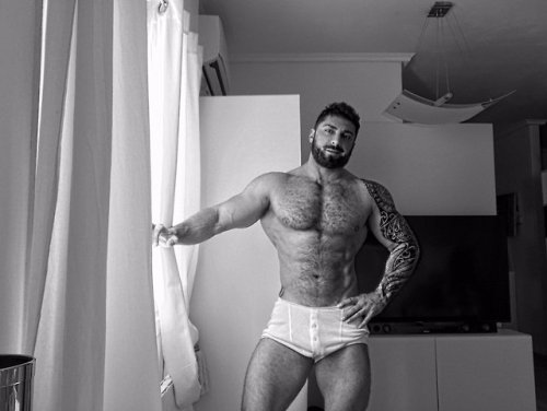 musclelovergr:  Italian muscle hunk Fabio Di Domizio See more: musclelovergr.blogspot.c