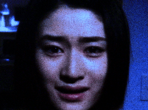 thejackalhasarrived:I just got the creeps. What? I don’t know, I just feel like something’s wrong. Like something’s horribly wrong. PULSE (2001), dir. Kiyoshi Kurosawa 