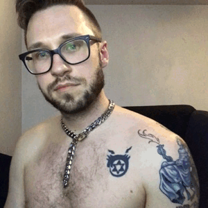 thegaygeeknsfw:  theodderotter717:  Love the way my pits smell :) 🤤  👓 🤓 
