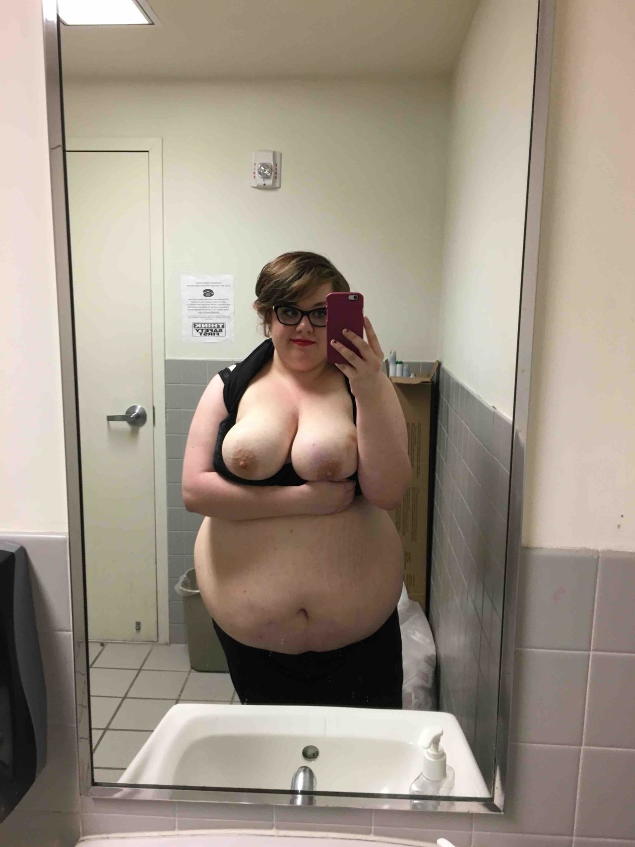 nsfwshyfat0qe:  SarahPics: 66Looking for: MenOnline now:  Yes.Profile: HERE