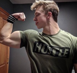 gym-punk-jock-nerd:SWOLE BROS Hustle always.