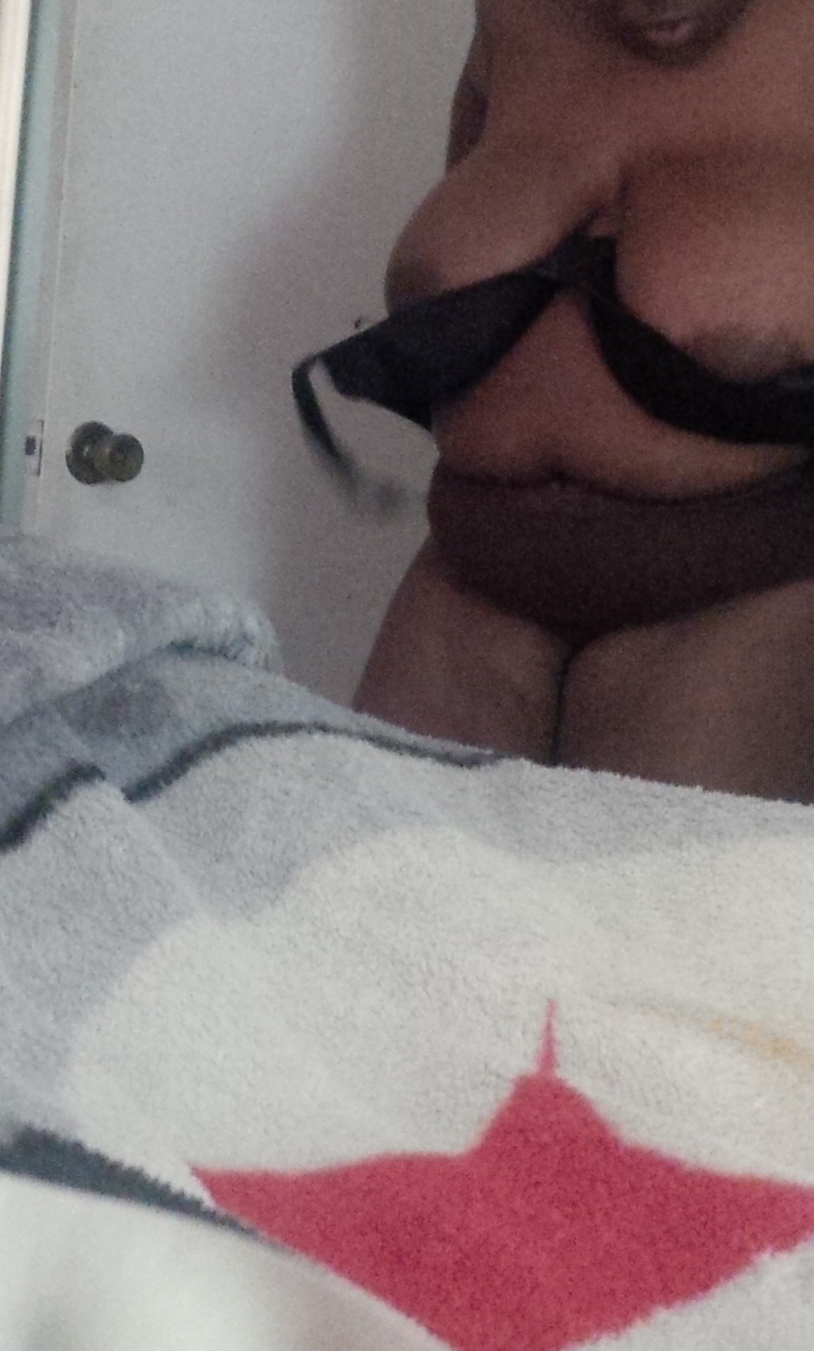bellylover4life:  Getting ready in the morning is such a belly treat Follow the Belly