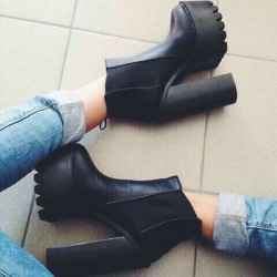 yourfashionfairy:  Jeans / Black Boots