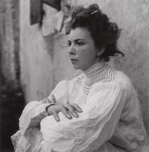 camerettasabauda: leonor fini photographed by lee miller (via Les Amis de la Société a