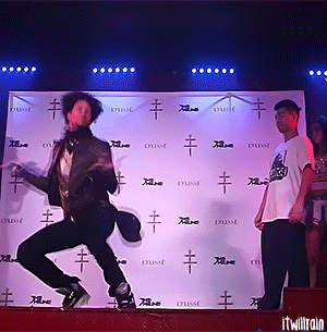 holligansitwillrain:  Lau 