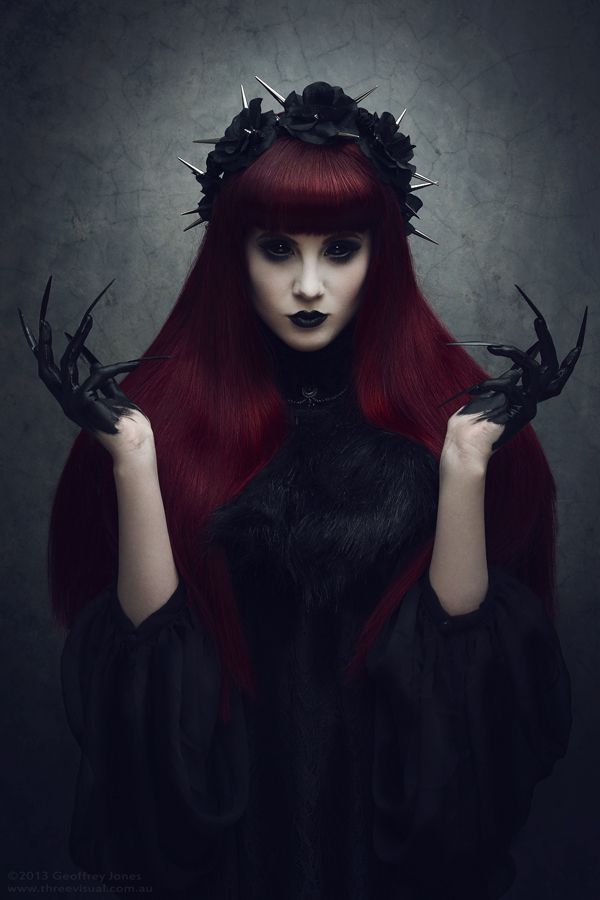 dark-beauties:  Dark beauty http://dark-beauties.tumblr.com/ 