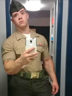 jimbibearfan:  fuck me, Marine….