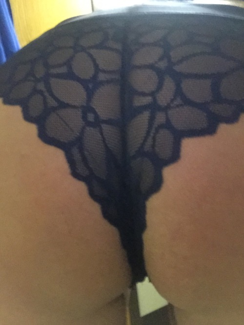 laman45:  Nice collection of ass pics she sent me from work.