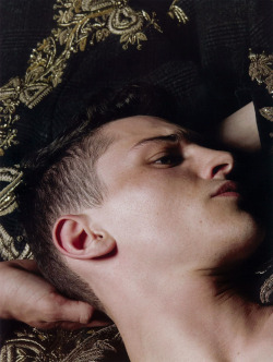 Apollophile:  Shirtlifting:liuk Bass    ☼Images Of Masculinity, Nobility, Beauty,