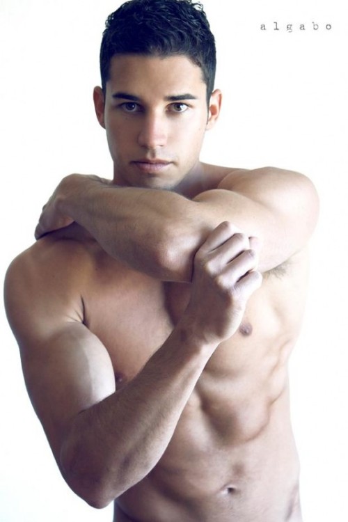nice-guy-me:  hunkfactory:  Hot Latin muscle hunk auditions   So gorgeous hunk ;)
