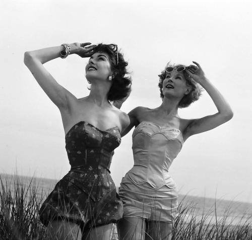 vintagegal:Nancy Berg and model wearing Rose Marie Reid “Hourglass Maillots”, photo by Nina Leen, Ju