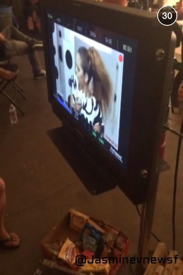 jasminev-news:  (more) Behind the scenes of That’s Me Right There music video 