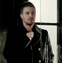 buffyangelus: the one time oliver leaves + and the time he doesn’t