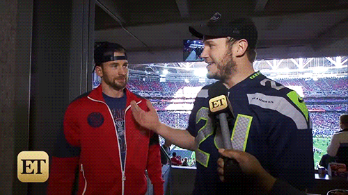 master-of-duct-tape:(x)I swear, Evans does not stop bouncing around this entire interview  Evans looks like a 5yo boy hahahahaha #teamevans
