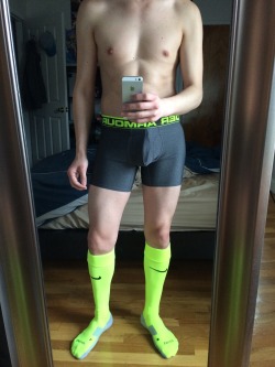 collegeracerjock:  swimdude3:  New socks… What do you guys think?  love coordinated colors :D good jock ^^ 