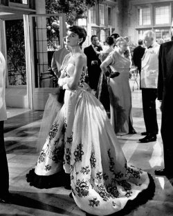 genterie:Audrey Hepburn on set during the