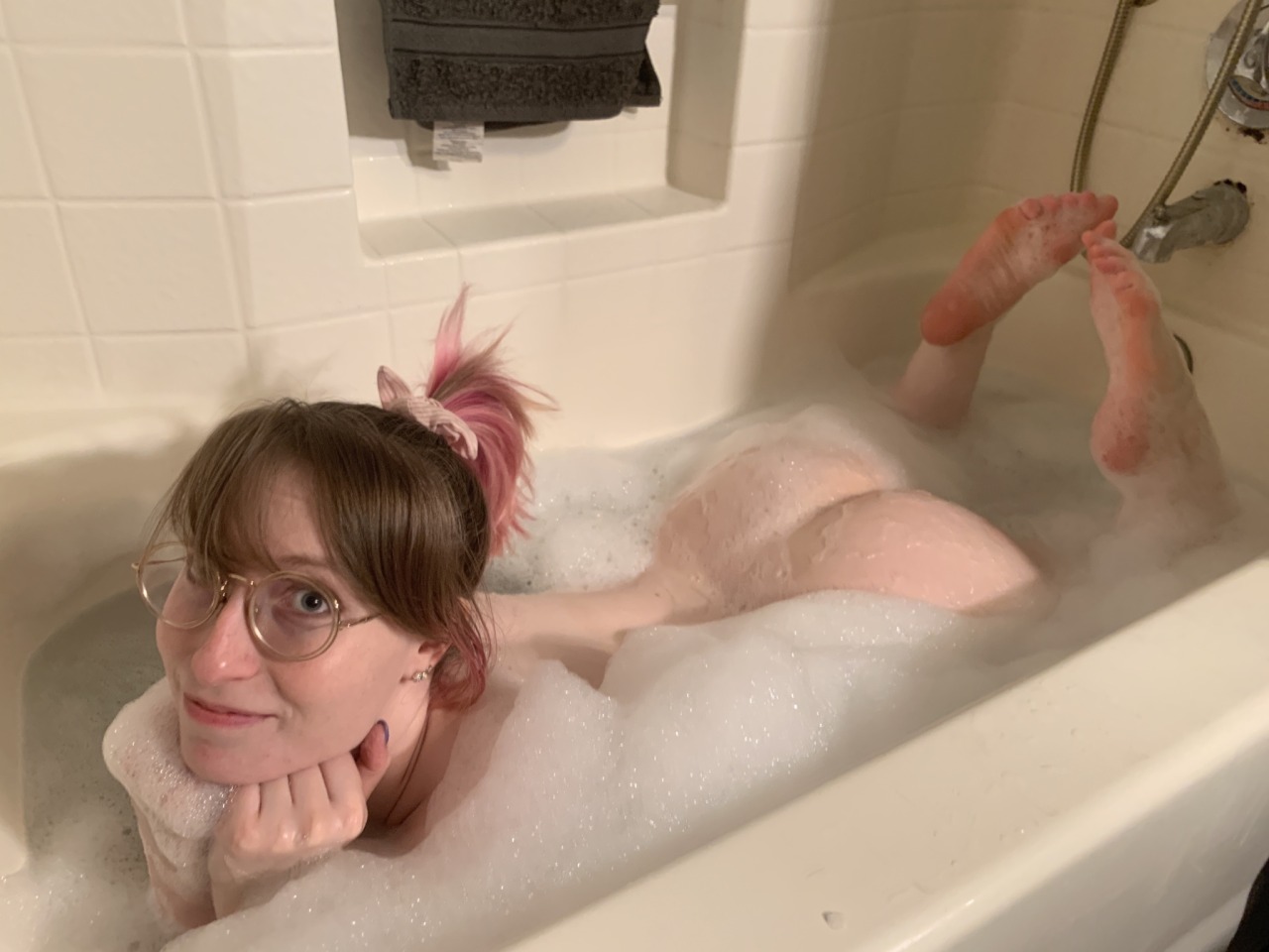 aine-sweetfyre:Bubble bath time! Too bad adult photos