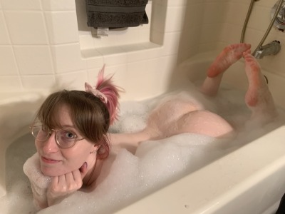 Porn photo aine-sweetfyre:Bubble bath time! Too bad