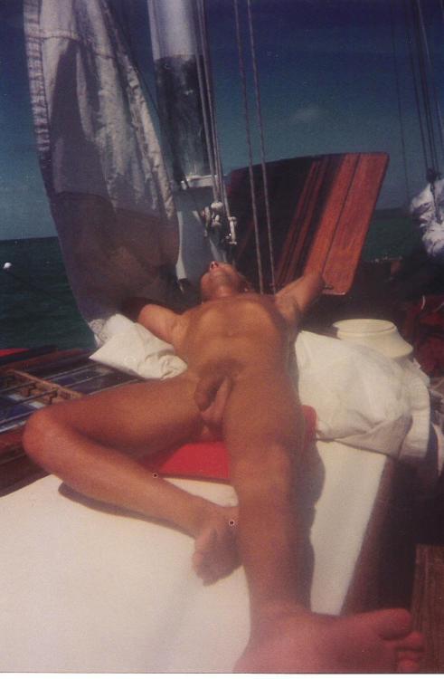 always-nude:  Always nude!