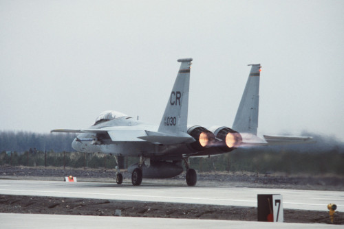 31262:  Aircraft using a stretch of the German Autobahn during Nato’s exercise “Highway 84” in 1984. 