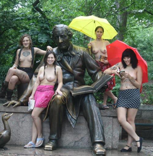 Porn goodproblemtohave:4 girls, 1 statue [4]Found photos