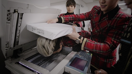 youngbaebae:  Describe Bigbang in one picture    