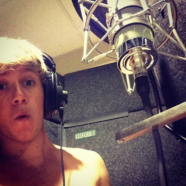 harryniips:  @Niallhoran: #tbt recording through the dark in Toronto I think 
