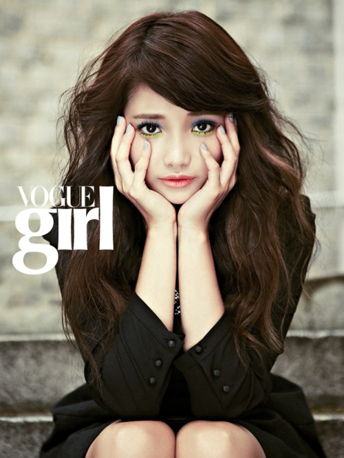 that pretty litte vogue girl ! :D