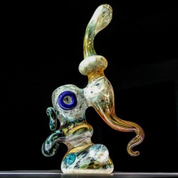 grasscity-official:  I’ll never be able to get over how gorgeous this Gold and silver fumed bubbler from Mountain Jam Glass is. 😍💨Shop online at www.Grasscity.com