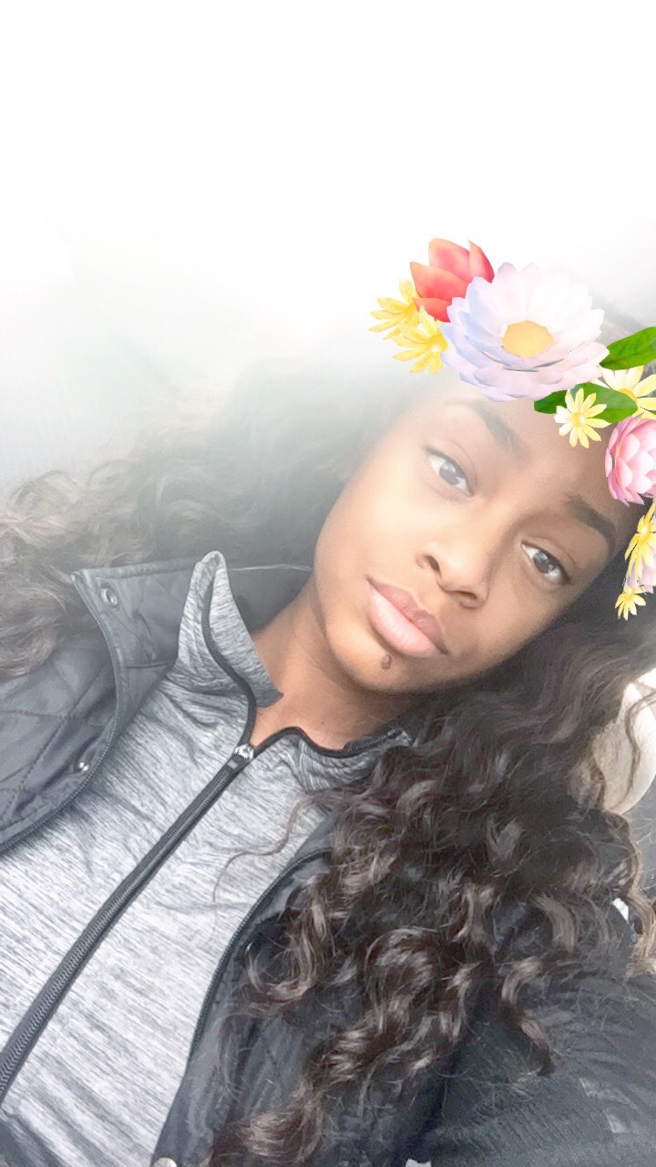 unknownwonderful:  flowerchild. 💛