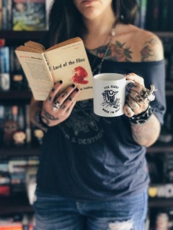 Ursula-Uriarte: Who Needs Sleep Really, When You Have Books? 📚  🖤 Instagram