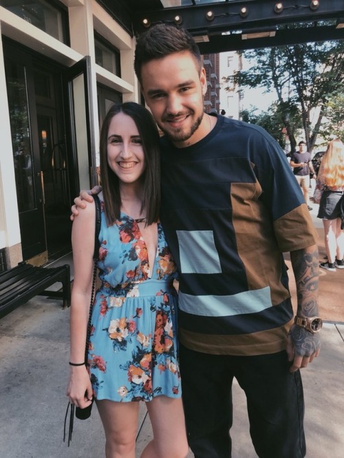 thedailypayne: Liam with a fan in NY - 19/6