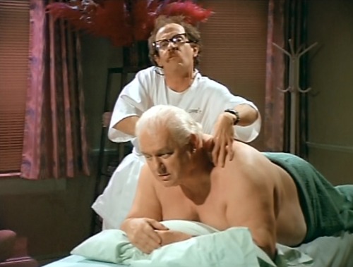 Evening Shade (TV Series) - ’You Scratch My Back, I’ll Arrest You,’ S3/E3 (1992), Charles Durning as