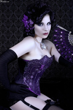 ilovegothgirls:  Stunner In Violet 