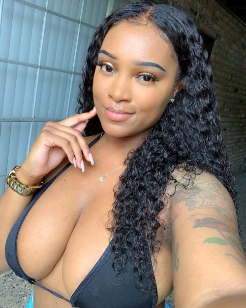 thickerbeauties:  Sexy! 😍😍😍 @holabulmaa porn pictures