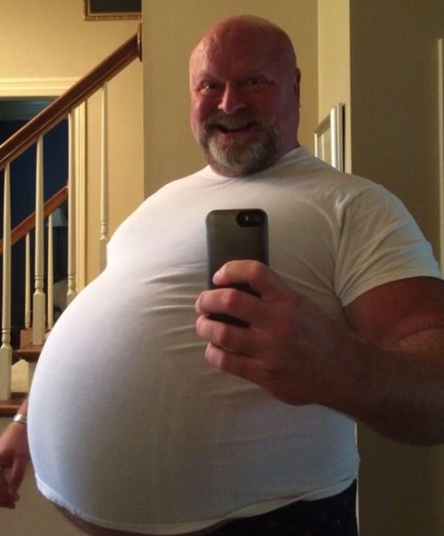 bigbearcub15:  Damn big daddy gainer