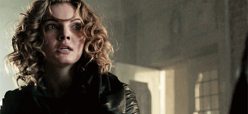selinrkyle: gotham 3x13 vs catwoman v2 #94 Fight me! No. You’re not trying. Is this what you r
