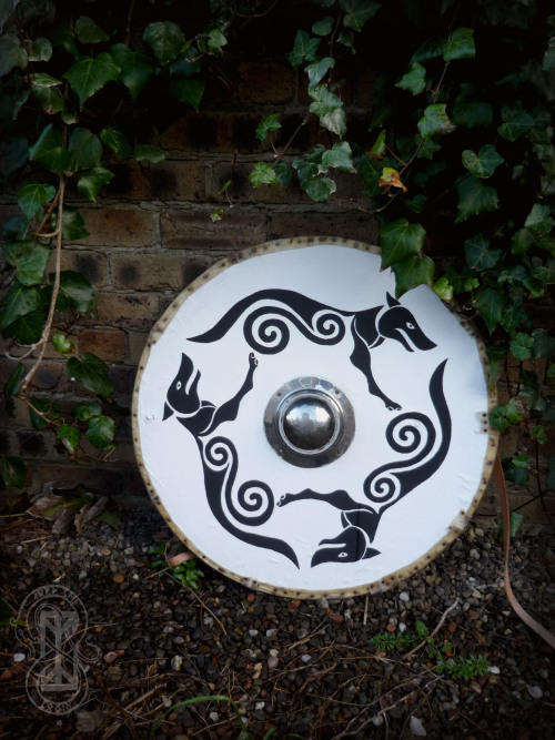 akitla:north-sea-longing:Pictish wolf shieldOwn designMy shield design is finished! If you meet me i