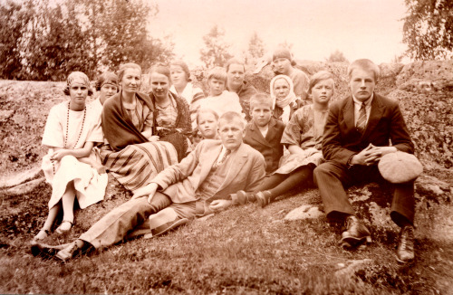 Suojärveläisiä ryhmäkuvassa v. 1922. (Karjalan Sivistysseura)