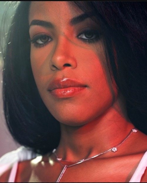 thesoundofoldschool:Happy Birthday Aaliyah